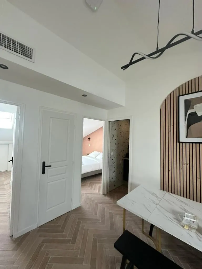 Moon Apartment Nice