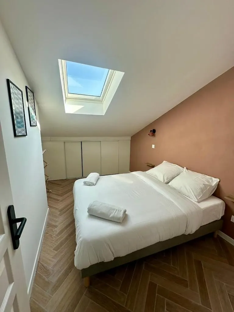Moon Apartment Nice